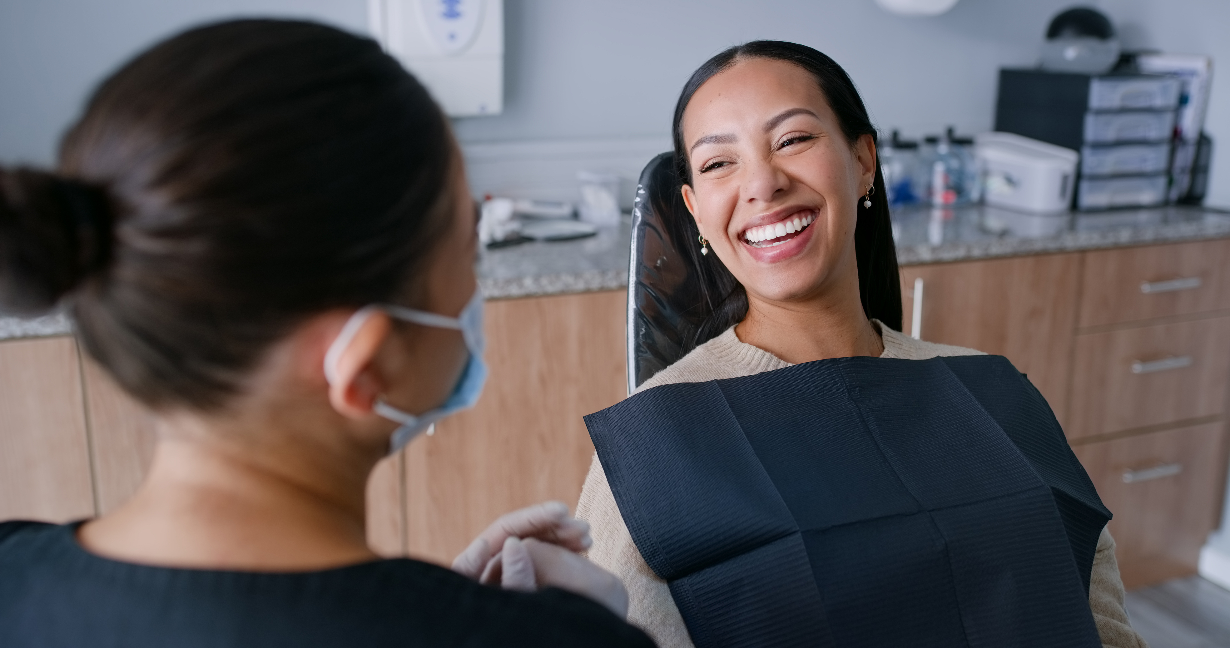 Clinician using PWR Air device